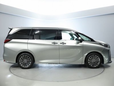 صورة 6 لـ 2024 Lexus LM