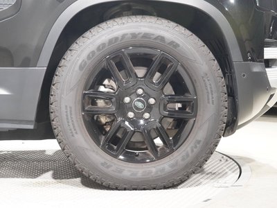 LAND ROVER DEFENDER - 5