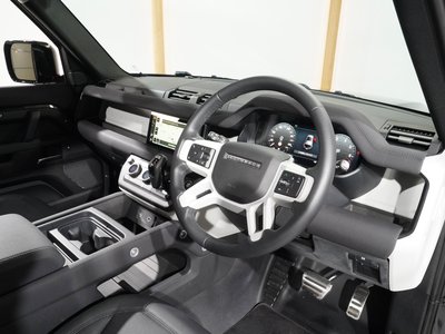 LAND ROVER DEFENDER - 9