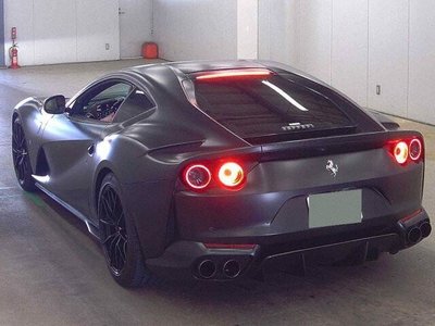 FERRARI 812 - 2