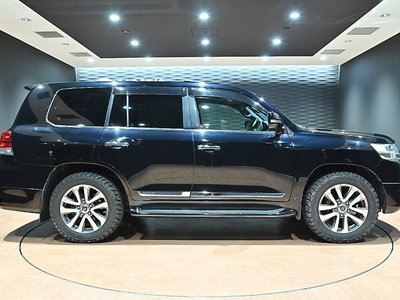 TOYOTA LAND CRUISER 200 - 6
