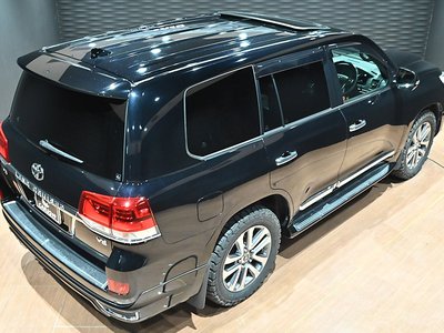 TOYOTA LAND CRUISER 200 - 8