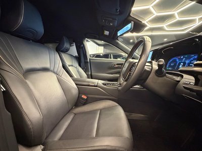 2024 Toyota CROWN SPORT photo 2