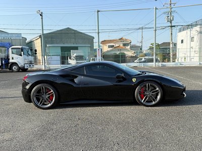 FERRARI 488 - 8