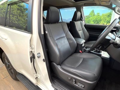 TOYOTA LAND CRUISER PRADO - 8