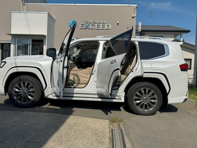 TOYOTA LAND CRUISER 300 - 5