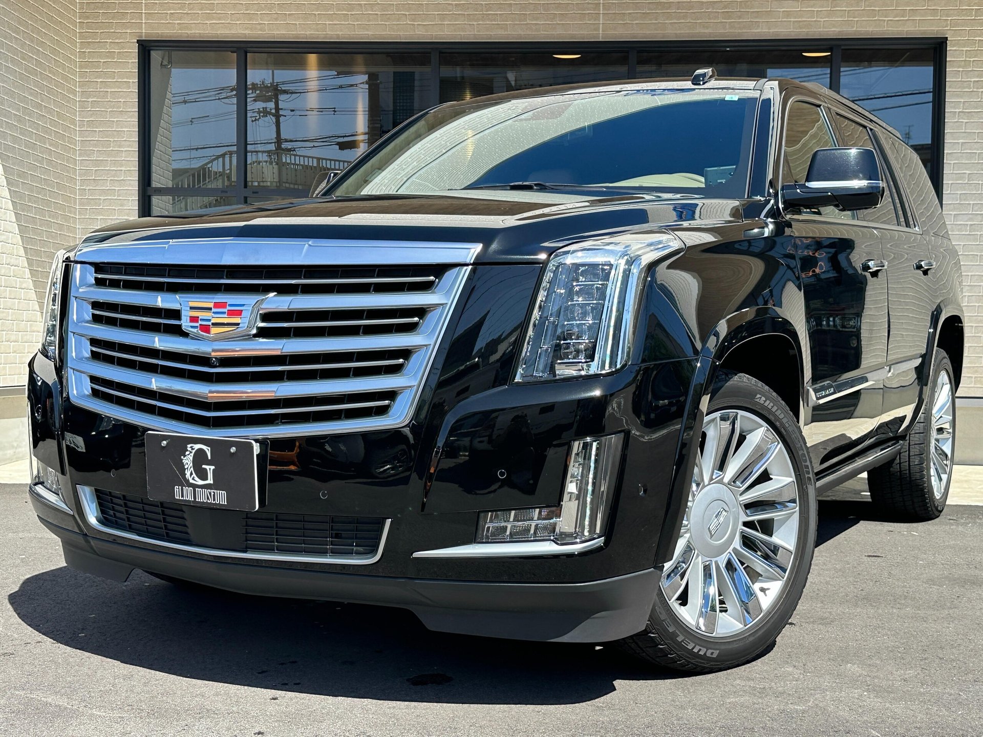 CADILLAC ESCALADE - View 1