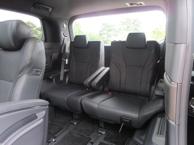 2025 Toyota ALPHARD thumbnail 36