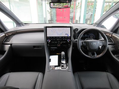 2025 Toyota ALPHARD photo 2