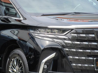 2025 Toyota ALPHARD photo 8