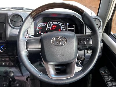 TOYOTA LAND CRUISER 70 - 8