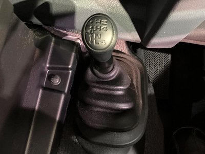 TOYOTA LAND CRUISER 70 - 5