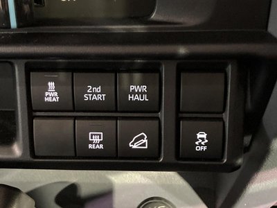 TOYOTA LAND CRUISER 70 - 4