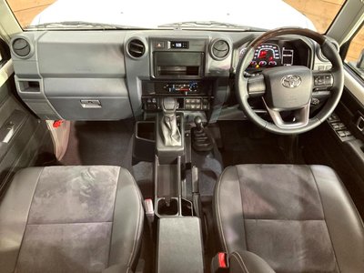 TOYOTA LAND CRUISER 70 - 2