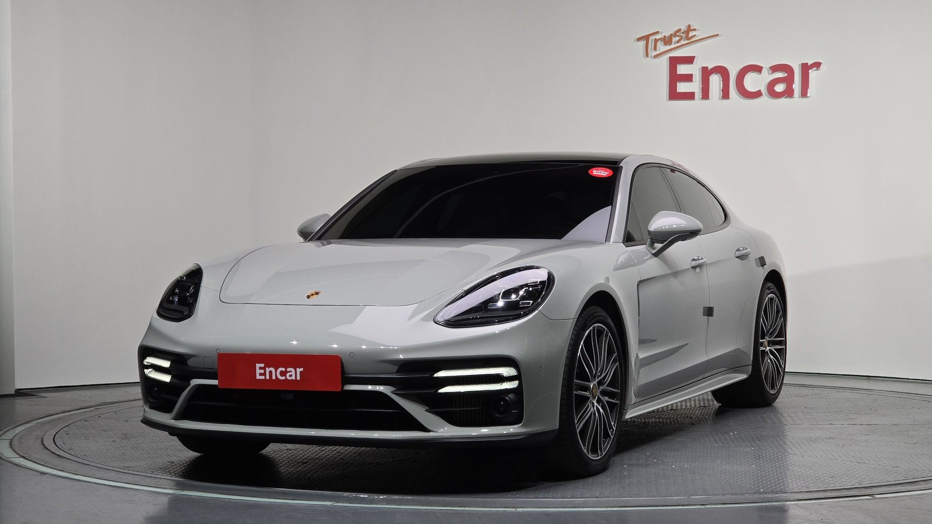 PORSCHE PANAMERA - View 1