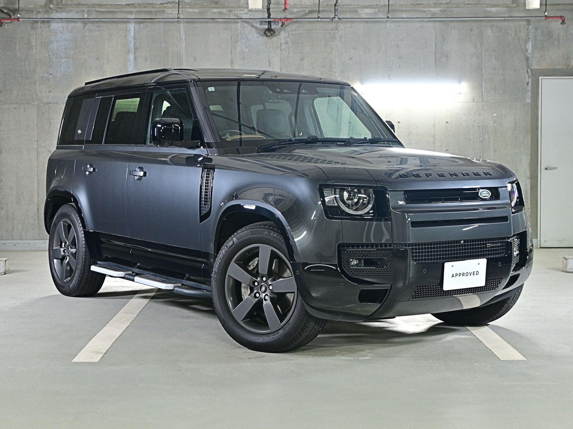 LAND ROVER DEFENDER - View 1