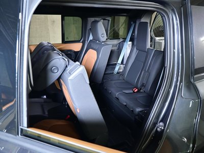 LAND ROVER DEFENDER - 2