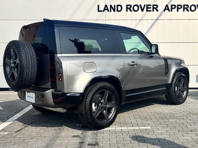 LAND ROVER DEFENDER - 4