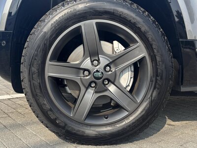 LAND ROVER DEFENDER - 9