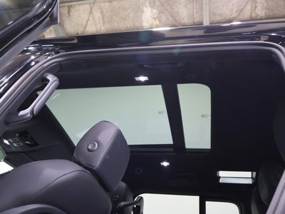 LAND ROVER DEFENDER - 10