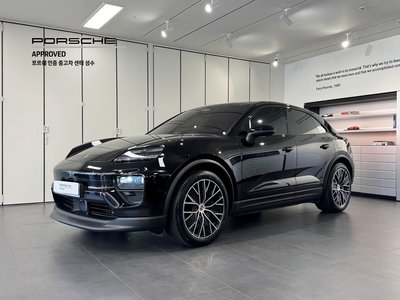 PORSCHE MACAN - 1