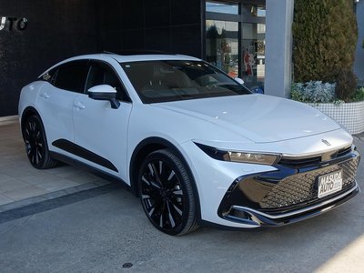 TOYOTA CROWN CROSSOVER - 2