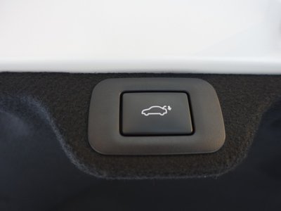 TOYOTA CROWN CROSSOVER - 8