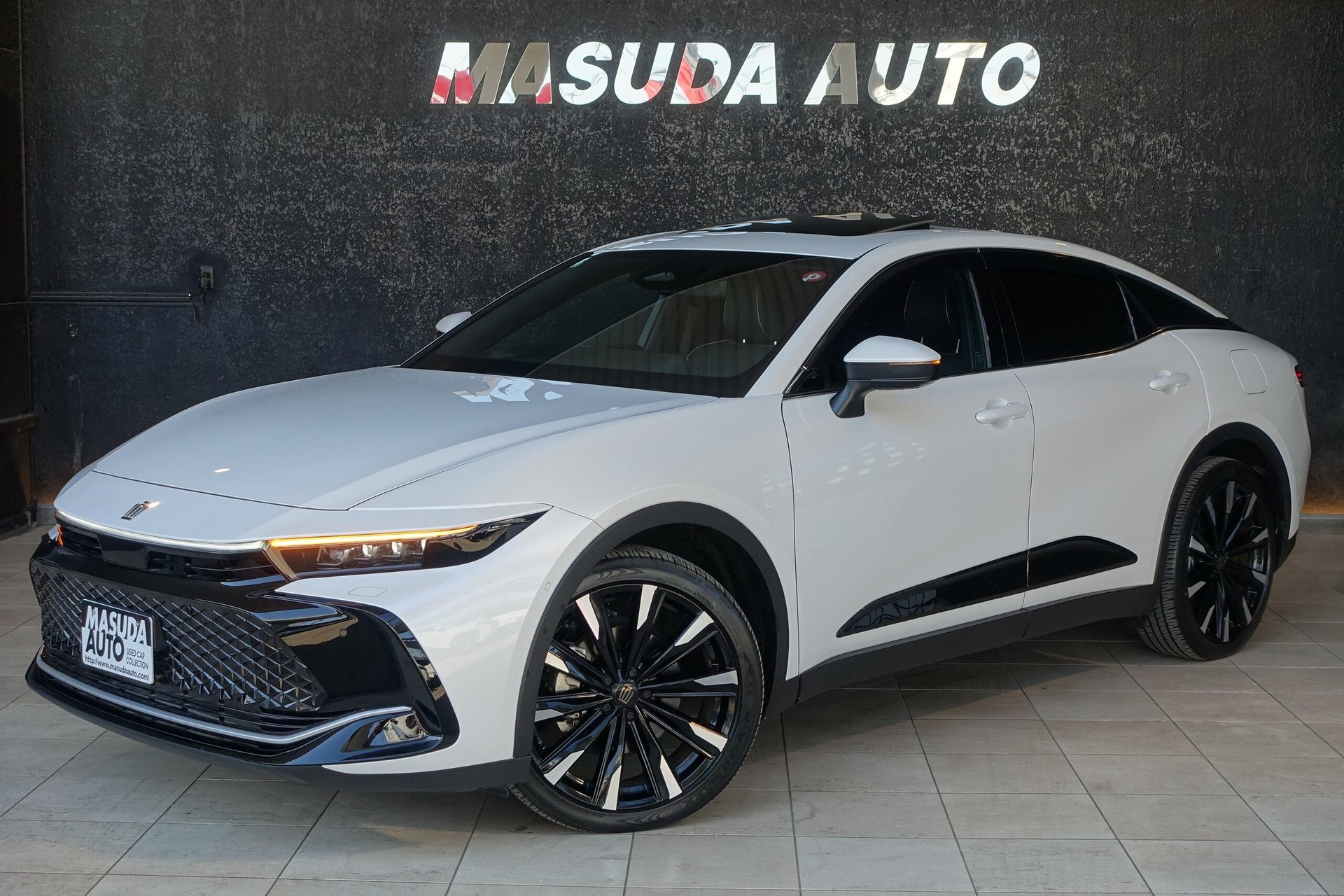 TOYOTA CROWN CROSSOVER - View 1