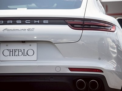 PORSCHE PANAMERA - 8