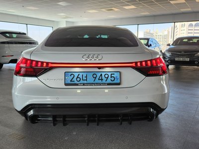 AUDI E-TRON GT - 3