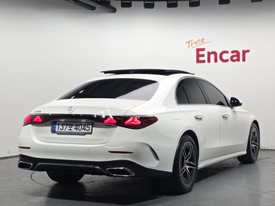 MERCEDES-BENZ E-CLASS - 4