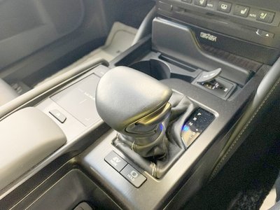 صورة مصغرة 57 لـ 2020 Lexus ES