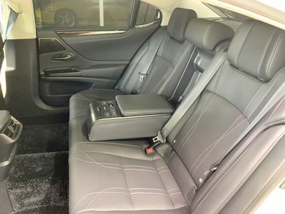 صورة مصغرة 16 لـ 2020 Lexus ES
