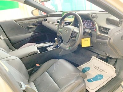 صورة مصغرة 13 لـ 2020 Lexus ES