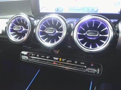 2025 Mercedes-BENZ GLB — миниатюра 18