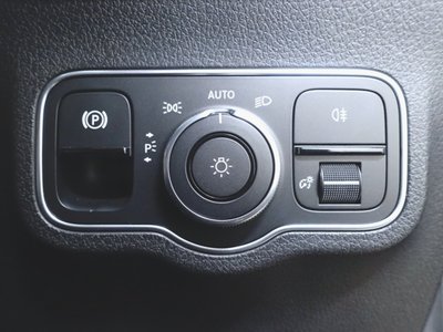 2025 Mercedes-BENZ GLB — миниатюра 20