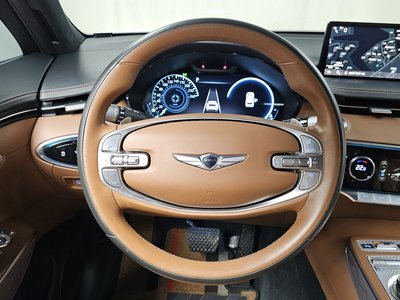 2021 Genesis GV70 thumbnail 13