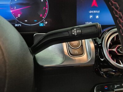 MERCEDES-BENZ GLB - 9