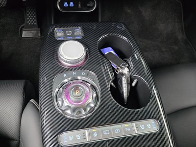 2022 Genesis GV60 — миниатюра 13