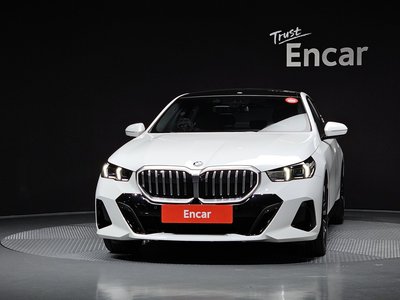2026 BMW 5 SERIES 照片 2