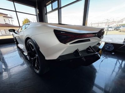 صورة 8 لـ 2025 Lamborghini REVUELTO