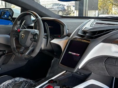 صورة 10 لـ 2025 Lamborghini REVUELTO