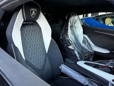صورة مصغرة 22 لـ 2025 Lamborghini REVUELTO