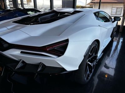 صورة 6 لـ 2025 Lamborghini REVUELTO