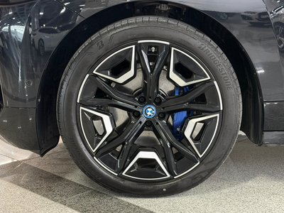 BMW IX - 6