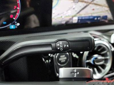 MERCEDES-BENZ CLA - 9