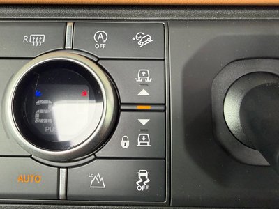 LAND ROVER DEFENDER - 4