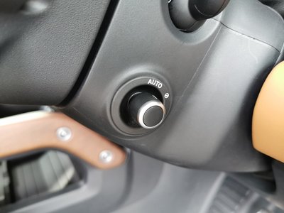 LAND ROVER DEFENDER - 9