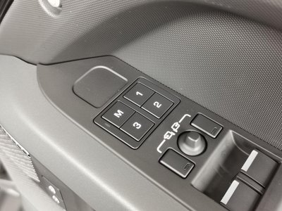 LAND ROVER DEFENDER - 10