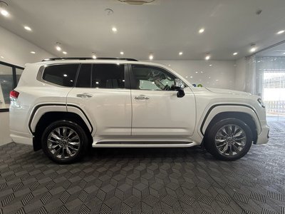 2025 Toyota LAND CRUISER 300 — фото 8